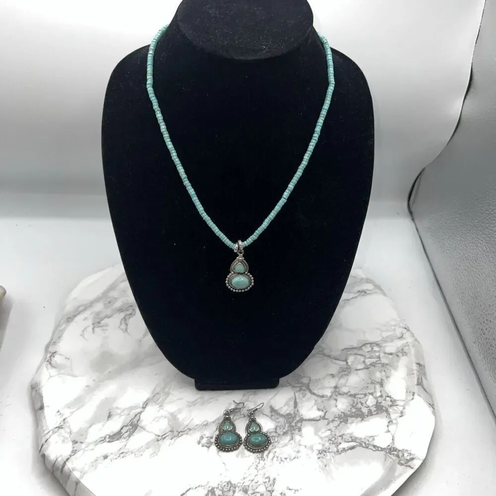 Turquoise Necklace And Earring Set Silver Tone Clasp